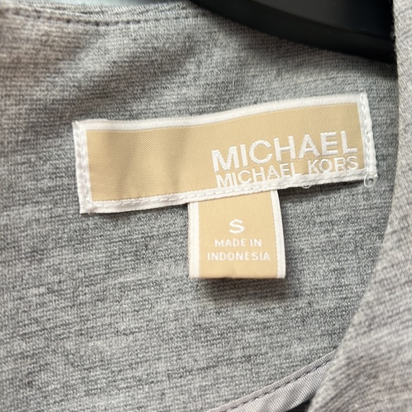 Micheal Kors knit blouse with metal ascents - Picture 3 of 3